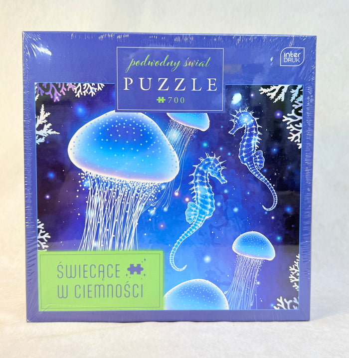700 Piece Underwater World Glow in the Dark Puzzle - Brand New!