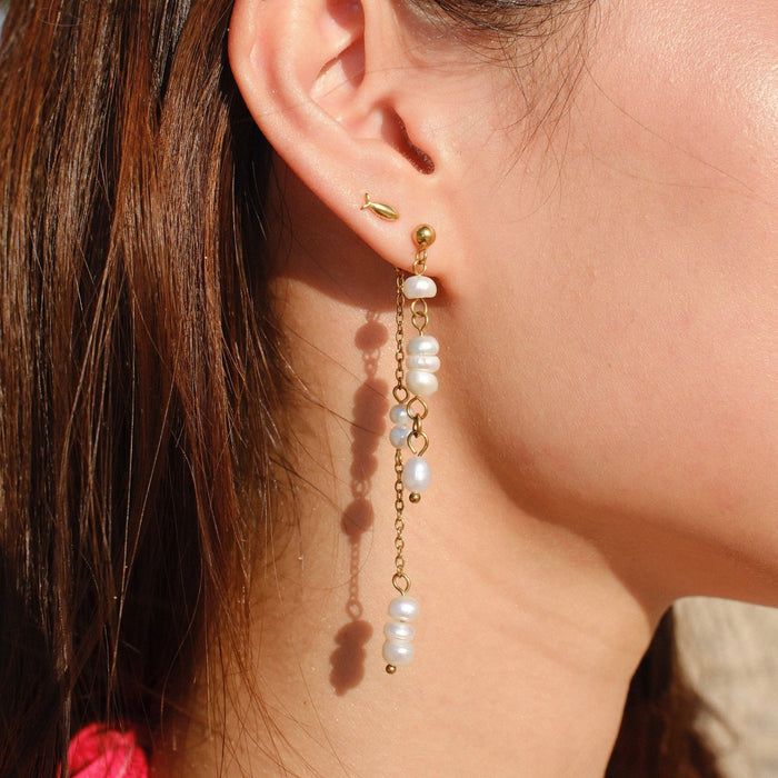 Amber Dangling Pearl Earrings - Flaire & Co.