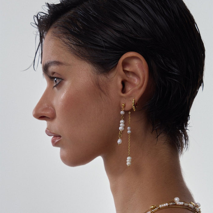 Amber Dangling Pearl Earrings - Flaire & Co.