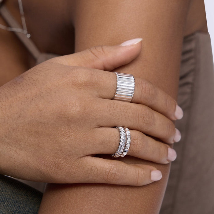 Bold Fluted Band Ring - Flaire & Co.