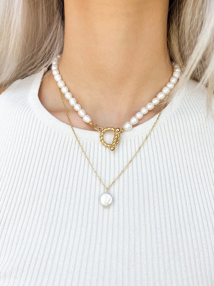 Button Pearl Necklace in Gold - Flaire & Co.