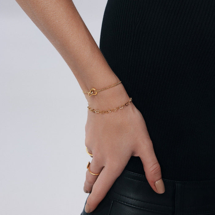 Celia Heart Chain Bracelet in Gold - Flaire & Co.