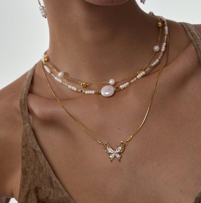 Solis Button Pearl Necklace - Flaire & Co.
