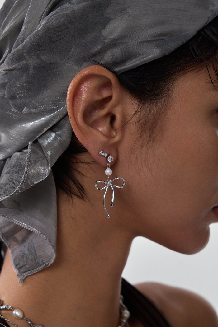 Darling Pearl Bow Earrings - Flaire & Co.