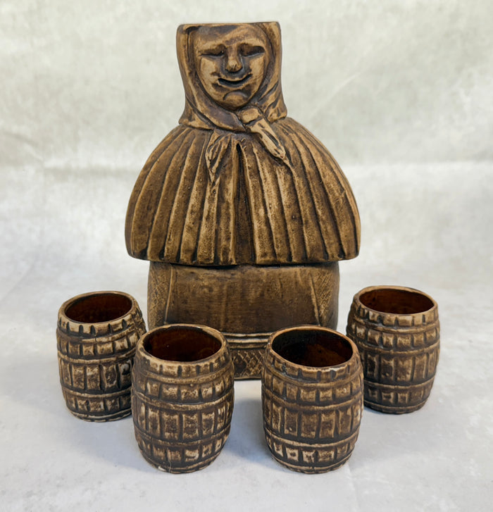 Fraulein Decanter with 4 Barrel Cups