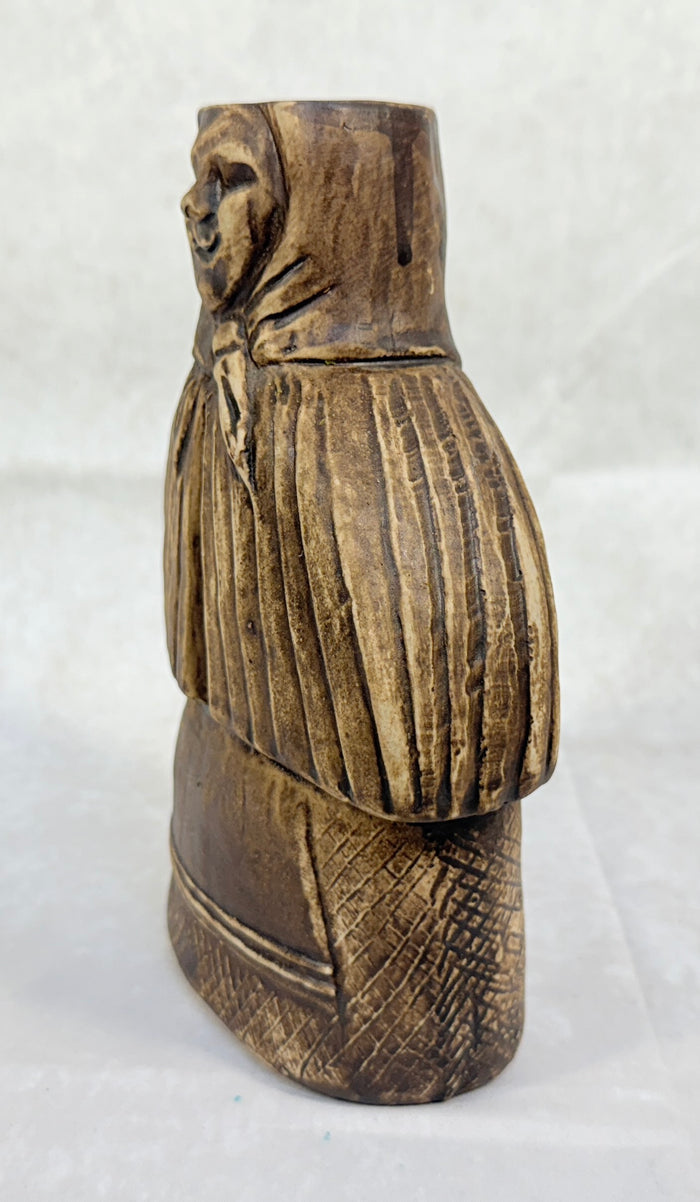 Fraulein Decanter with 4 Barrel Cups