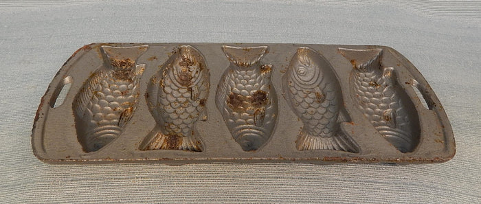 John Wright Cast Iron Fish Mold Cornbread Pan