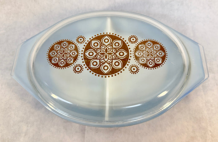 Pyrex Royal 1.5 Quart Divided Dish with Lid