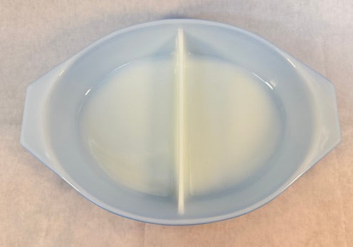Pyrex Royal 1.5 Quart Divided Dish with Lid