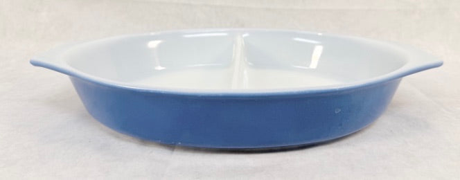 Pyrex Royal 1.5 Quart Divided Dish with Lid