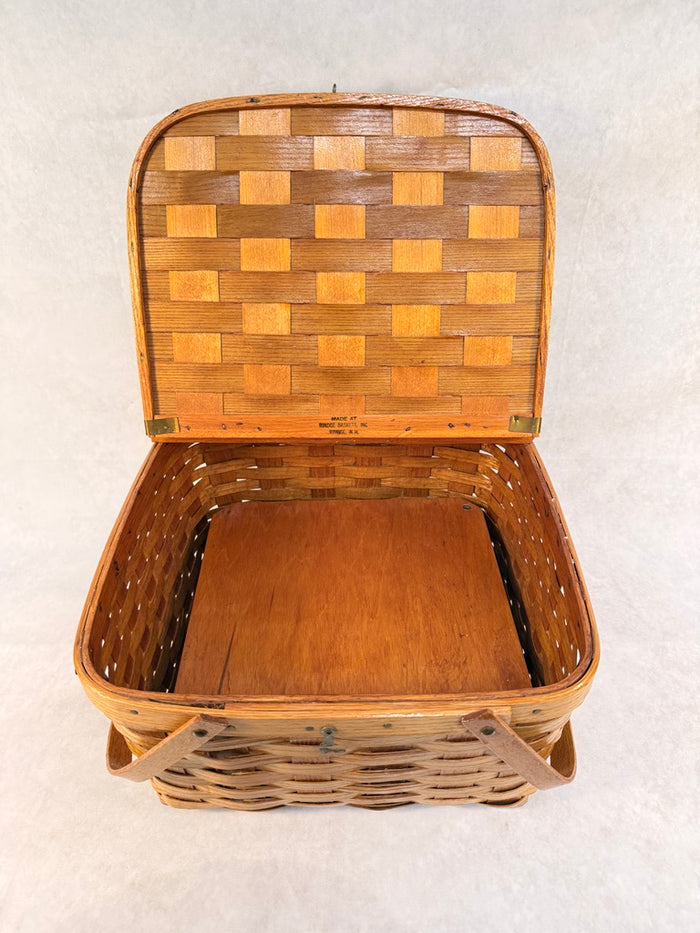 Ringe Baskets Inc. Picnic Basket