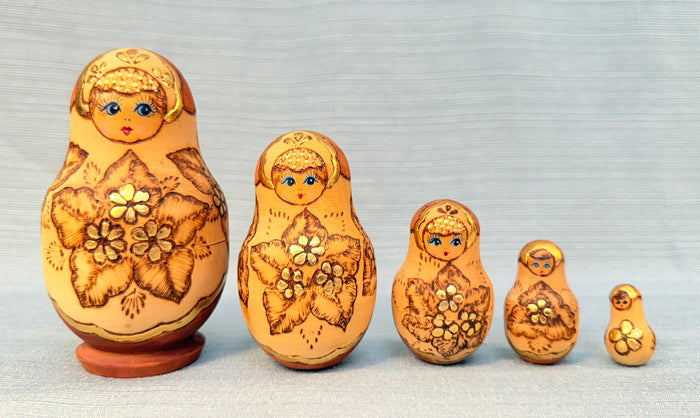 Russian Nesting Matryoshka Babushka Wooden Dolls Hand Painted Set of 5