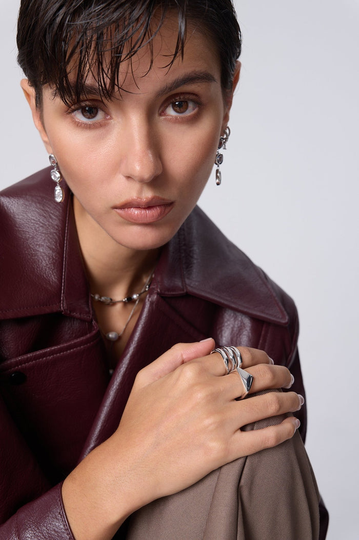 Sable Triangle Signet Ring - Flaire & Co.