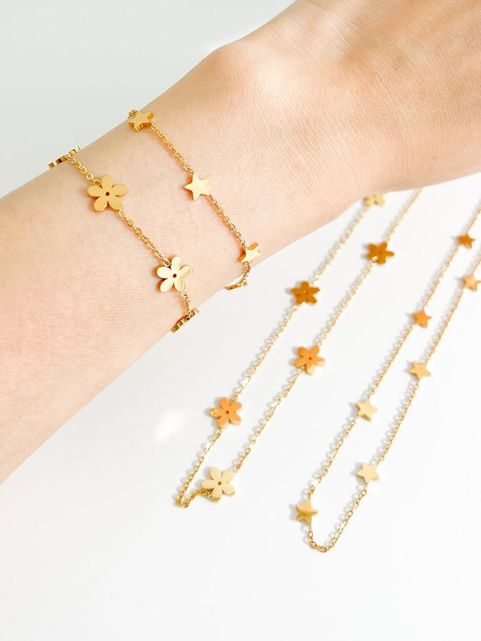 Simply Floral Gold Bracelet - Flaire & Co.